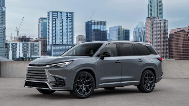 Lexus прекратит выпуск TX 550h+, но не исключает возвращения