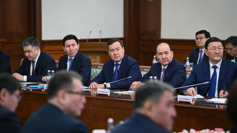 Токаев отменил 16-летнюю систему оценки работы чиновников: что изменится