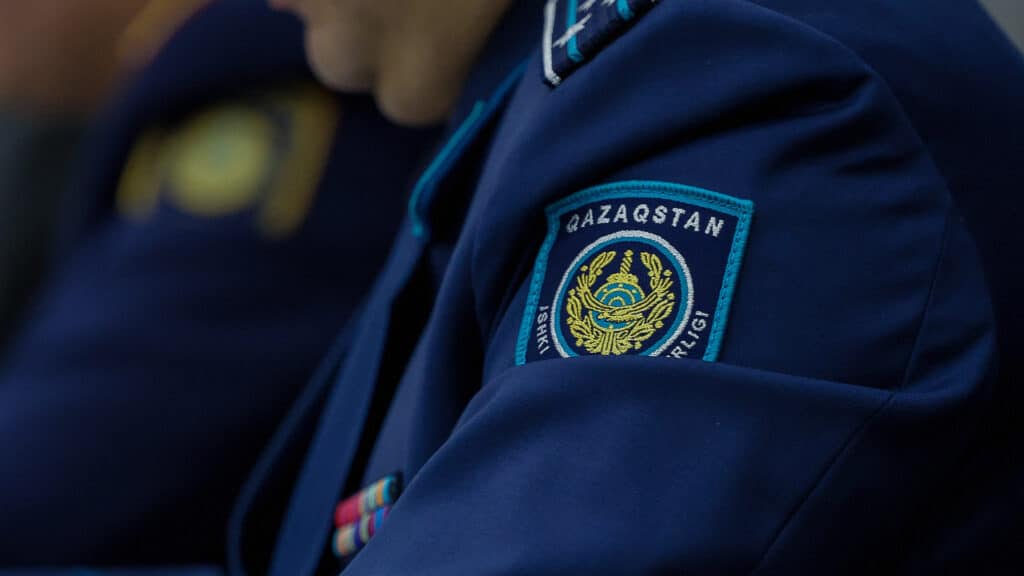 Полиция опровергла версию об убийстве женщины у ТЦ в Астане