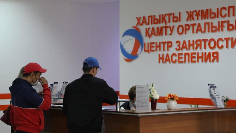Казахстанцам будут искать работу 13 дней, а затем регистрировать безработными