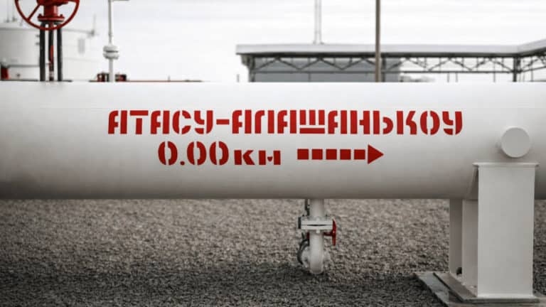 Экспорт казахстанской нефти по трубопроводу в Китай вырос на четверть