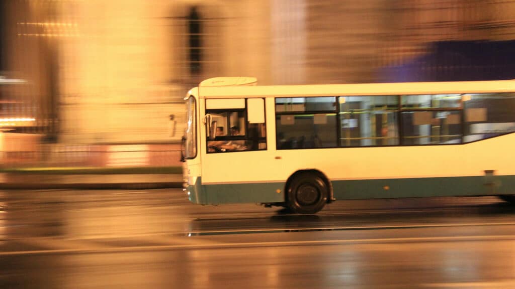 В Караганде пьяный водитель автобуса пытался уехать от полиции