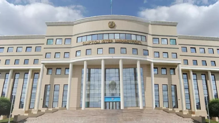 МИД РК отреагировал на новые обращения казахстанцев из зоны боевых действий
