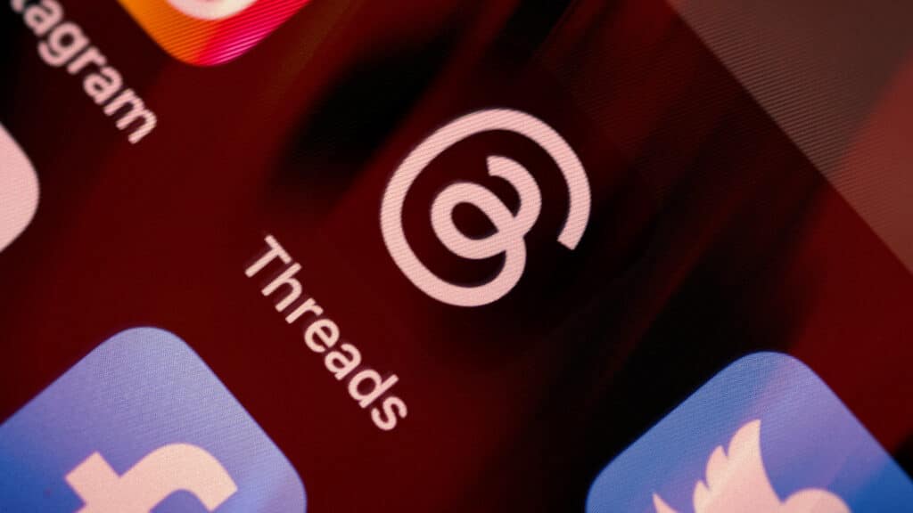 Билборды с блогером сняли в Алматы после скандала в Threads
