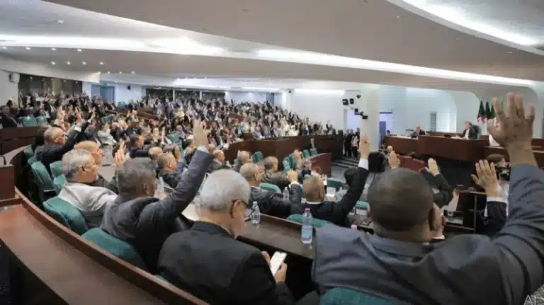Алжирде орман өрті мен балаларға қарсы қылмыс үшін өлім жазасын енгізу ұсынылды