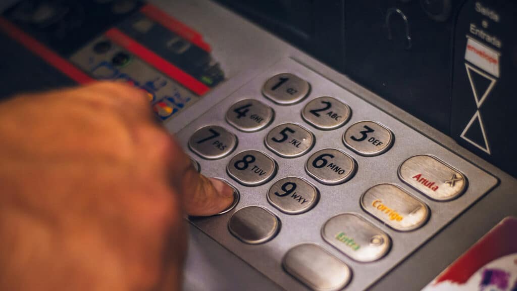В Семее студентов допросили по делу о переводах денег жертв мошенников