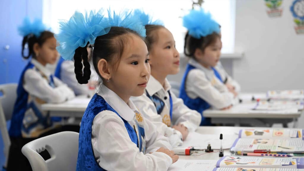 Минимум на 30%: Минпросвещения назвало норму оценок для школьников после отмены СОЧ