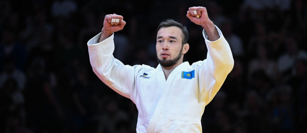 Абылайхан Жубаназар и Жалгас Кайролла продолжают борьбу на чемпионате мира по дзюдо в Баку, а Есмигуль Куюлова выбыла после первой схватки.