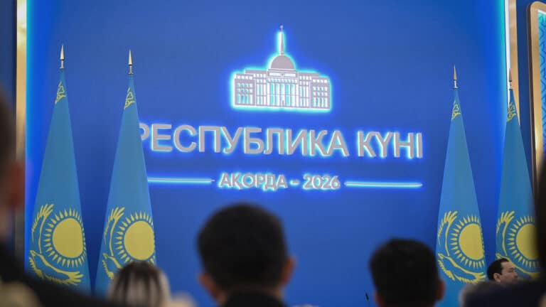 Токаев поздравил казахстанцев с Днем Республики
