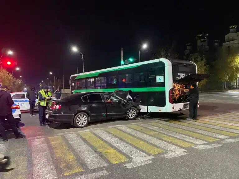 Уходил от полиции и врезался в автобус: смертельное ДТП в Костанае