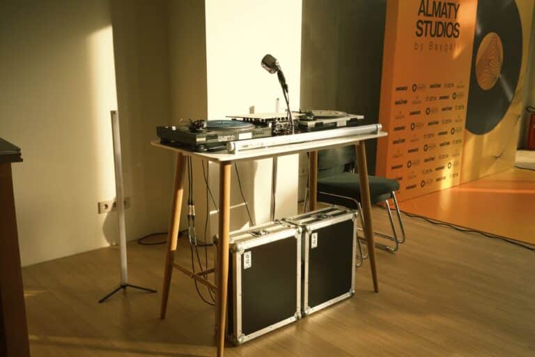 Как выглядит новая студия звукозаписи Байгали Серкебаева в предгорьях Алматы
