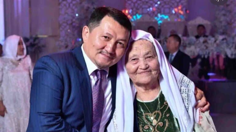 Ерке Есмаханның ағасы халықтан сүйінші сұрады 