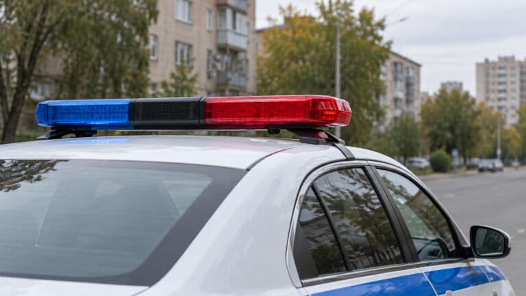Иностранка обвинила полицейских в изнасиловании в Конаеве: задержаны двое мужчин