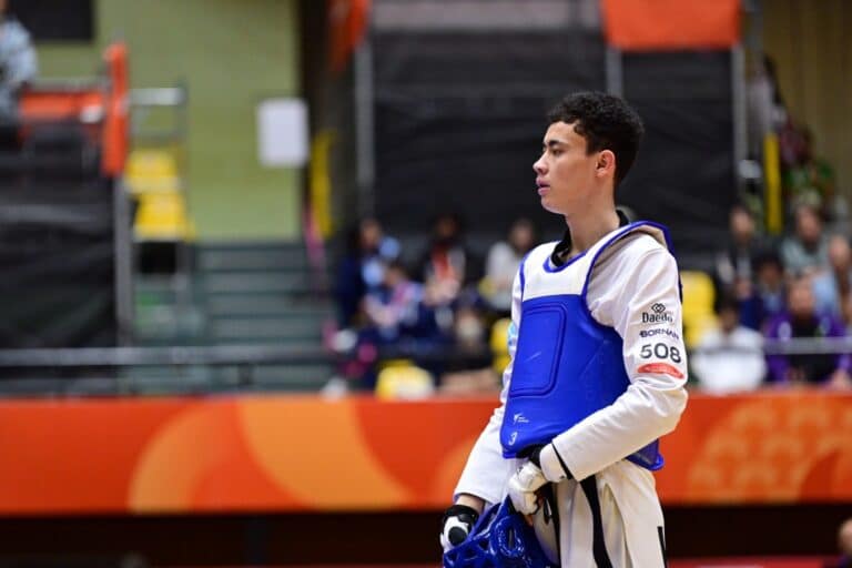 Таеквондист Самирхон Абабакиров вышел в четвертьфинал Азиатских игр-2026