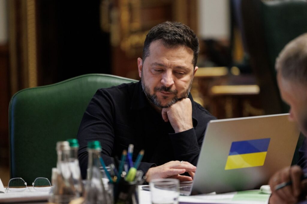 «Инвестиция в войну»: Зеленский раскритиковал дизельную сделку Трампа с Путиным
