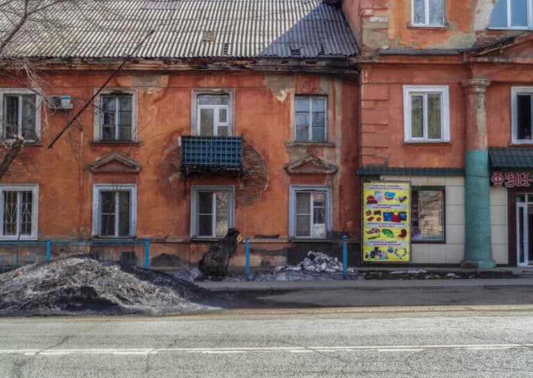 27 мың отбасы апатты үйде тұрады: депутат реновацияны әкімдіктерге тапсыруды ұсынды