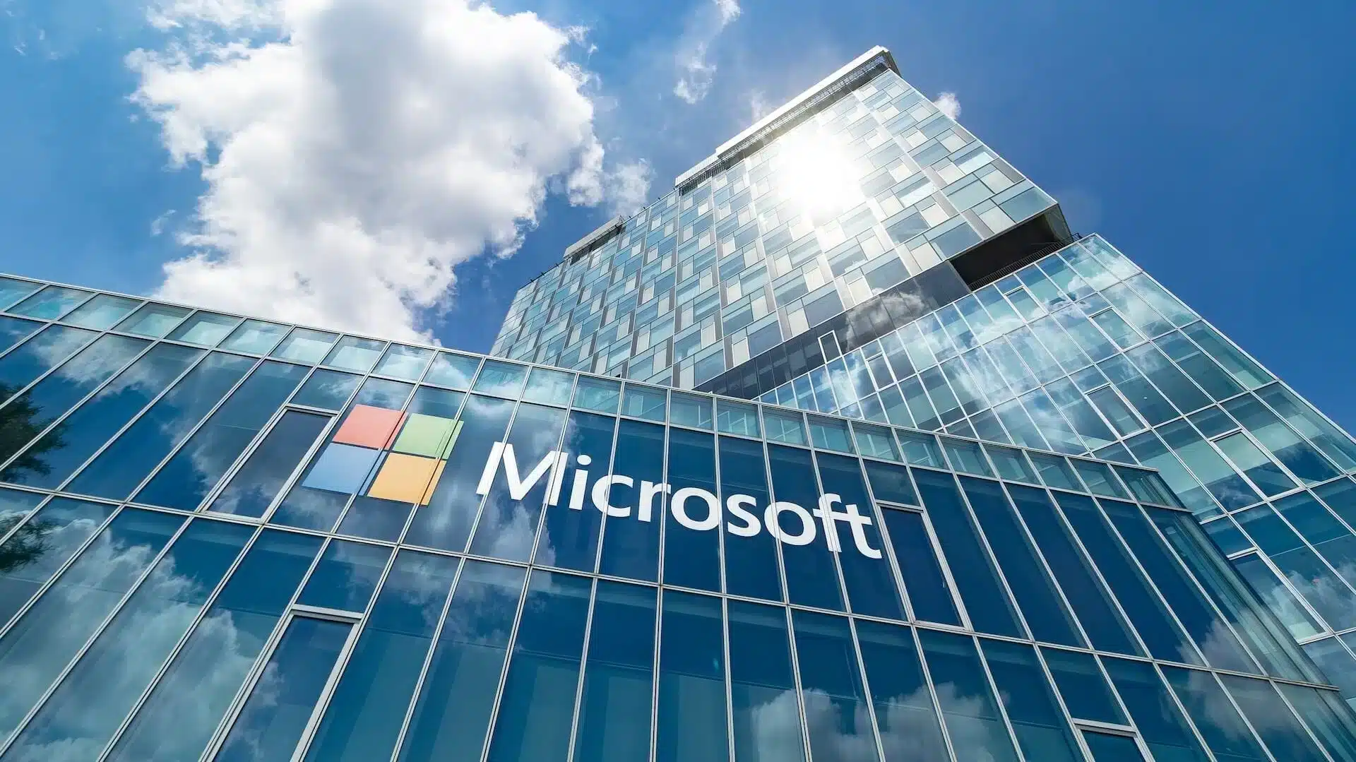 Microsoft 60 мың қызметкеріне өз еркімен жұмыстан кетуді ұсынды