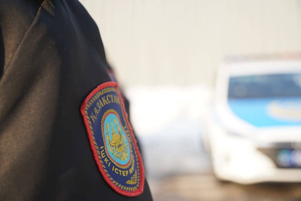 Полицейский погиб после замечания посетителю кафе в Усть-Каменогорске