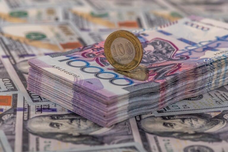 Теңге биыл 14 пайыз нығайды: доллардың арзандауына не себеп