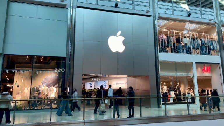 Подделки под Apple, Puma и Hugo Boss почти на 2 млн теңге изъяли в Жамбылской области
