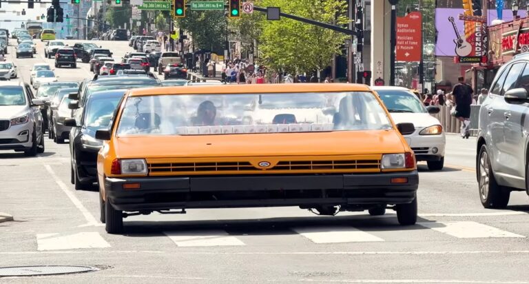 В США сделали Ford шириной 3 метра с двумя рулями