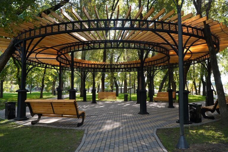 В Алматы завершилось благоустройство сквера имени Шухова